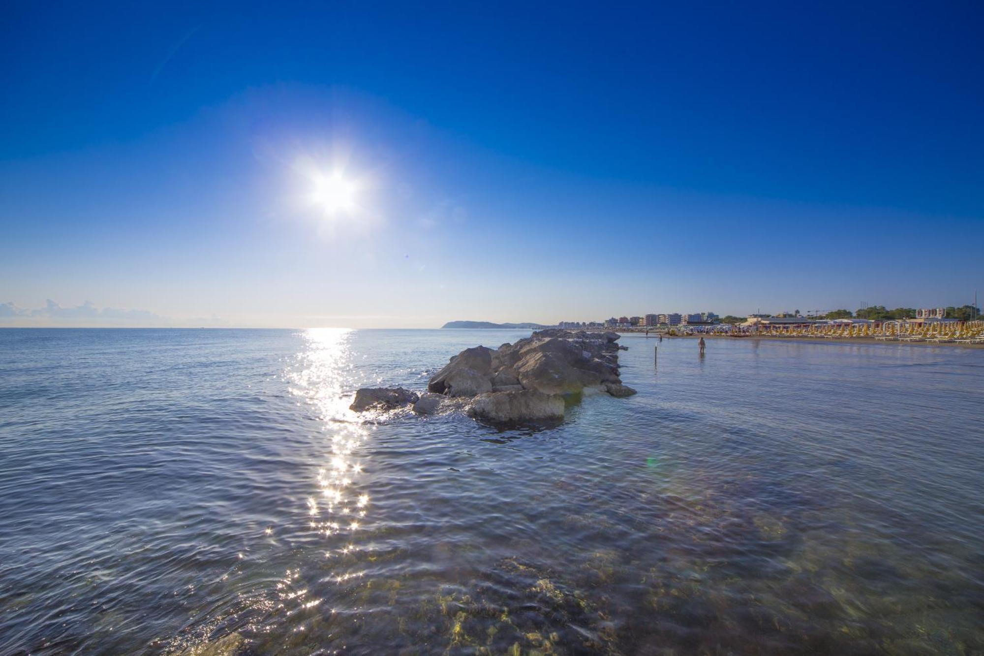 Hotel Touring Misano Adriatico Quarto foto